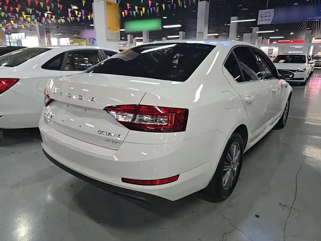 Skoda Octavia — фото 7