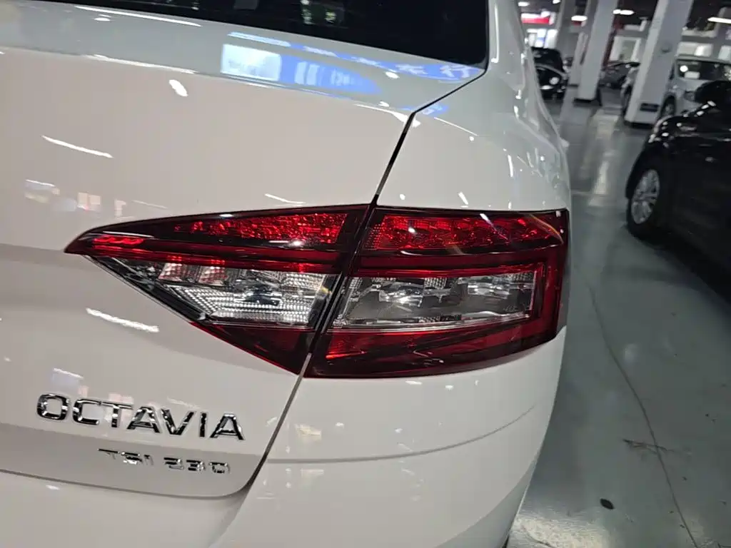 Skoda Octavia — фото 8