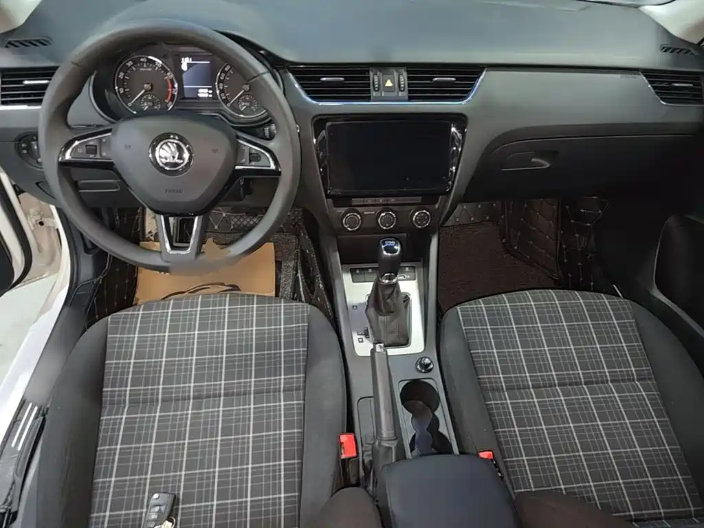 Skoda Octavia — фото 10