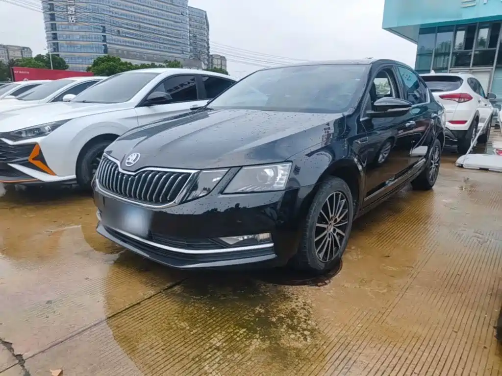 Skoda Octavia — фото 2