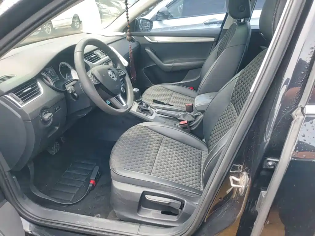 Skoda Octavia — фото 15