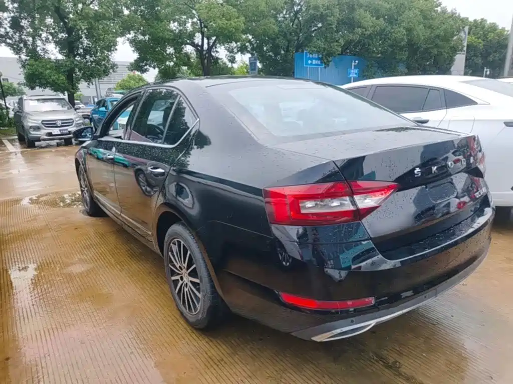 Skoda Octavia — фото 5