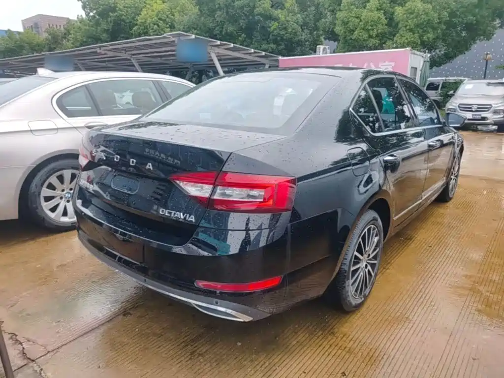 Skoda Octavia — фото 7