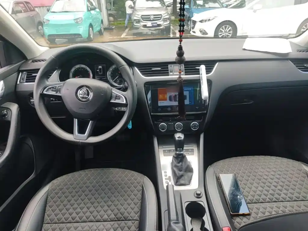 Skoda Octavia — фото 10