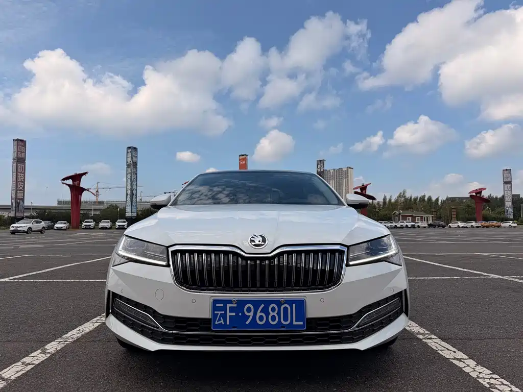 Skoda Superb — фото 2