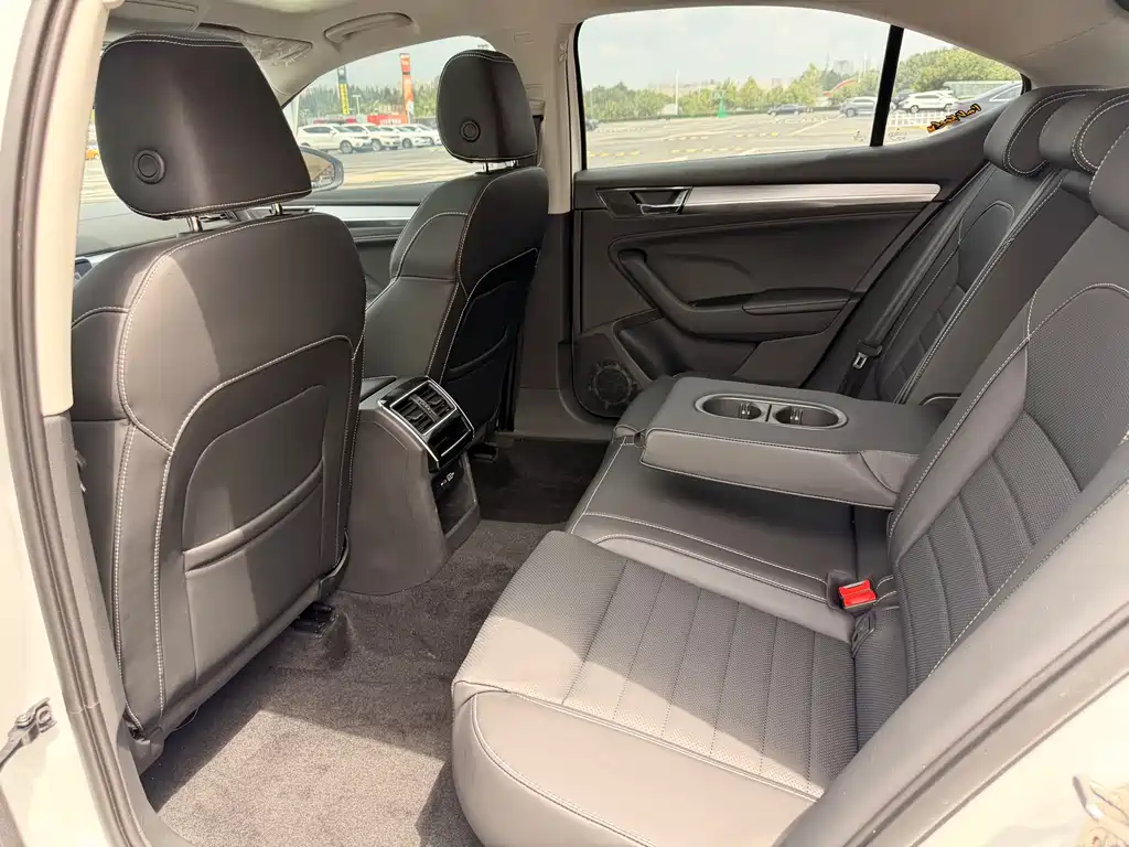 Skoda Superb — фото 14