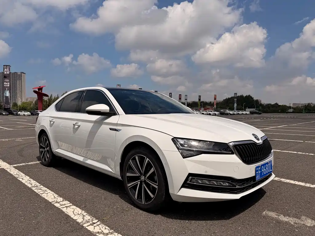 Skoda Superb — фото 3