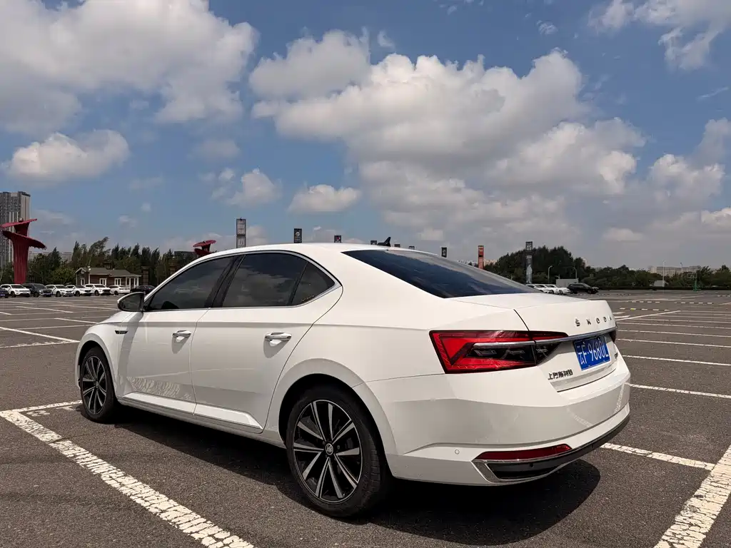 Skoda Superb — фото 4