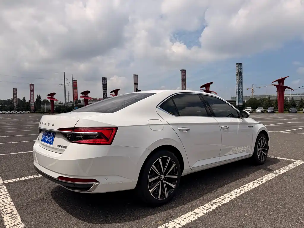 Skoda Superb — фото 6