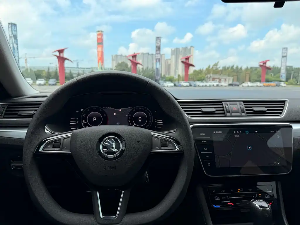Skoda Superb — фото 8