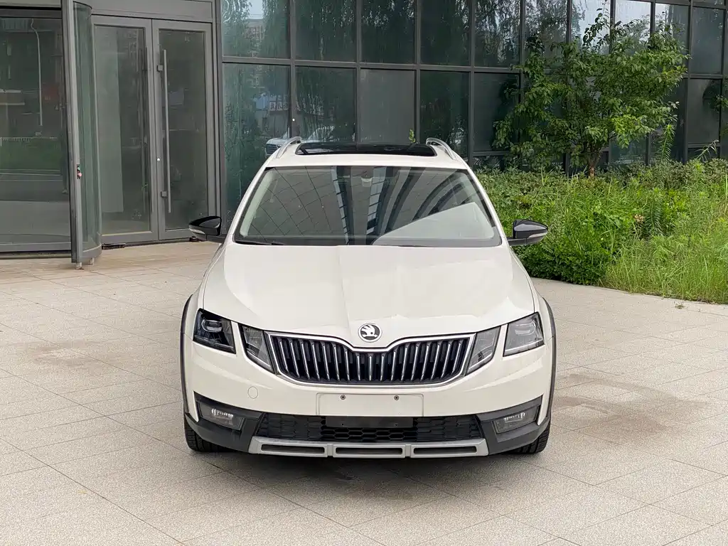 Skoda Octavia — фото 2