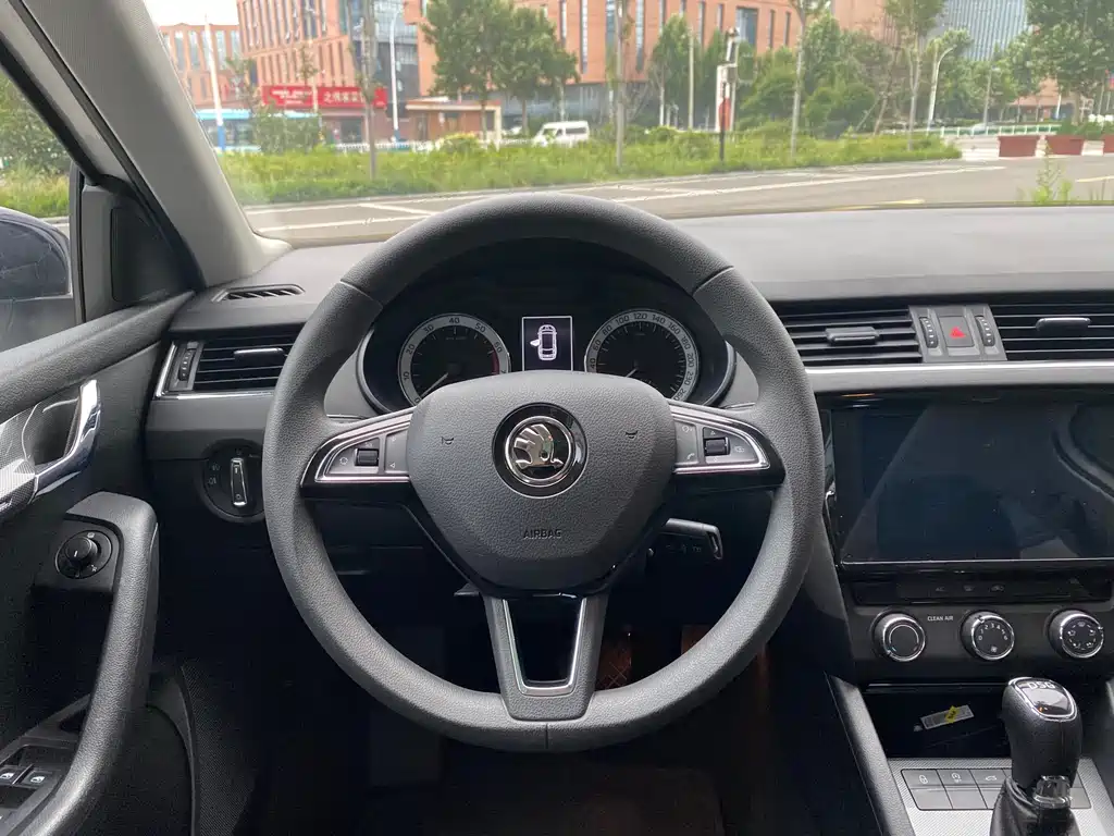 Skoda Octavia — фото 13