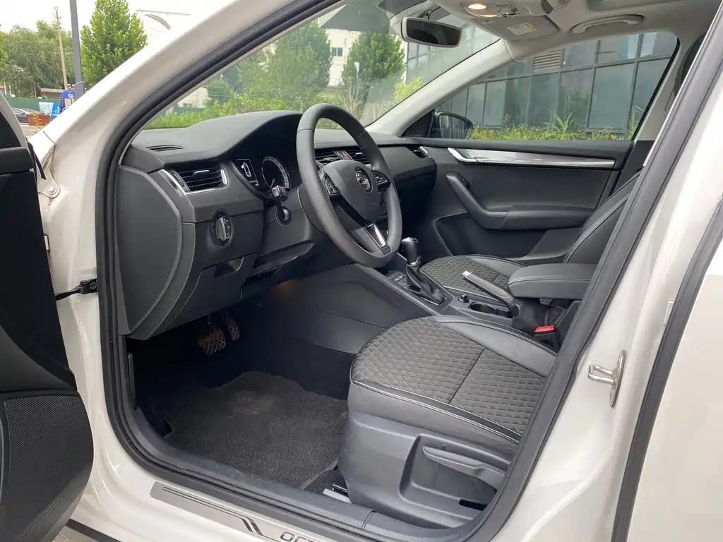 Skoda Octavia — фото 4