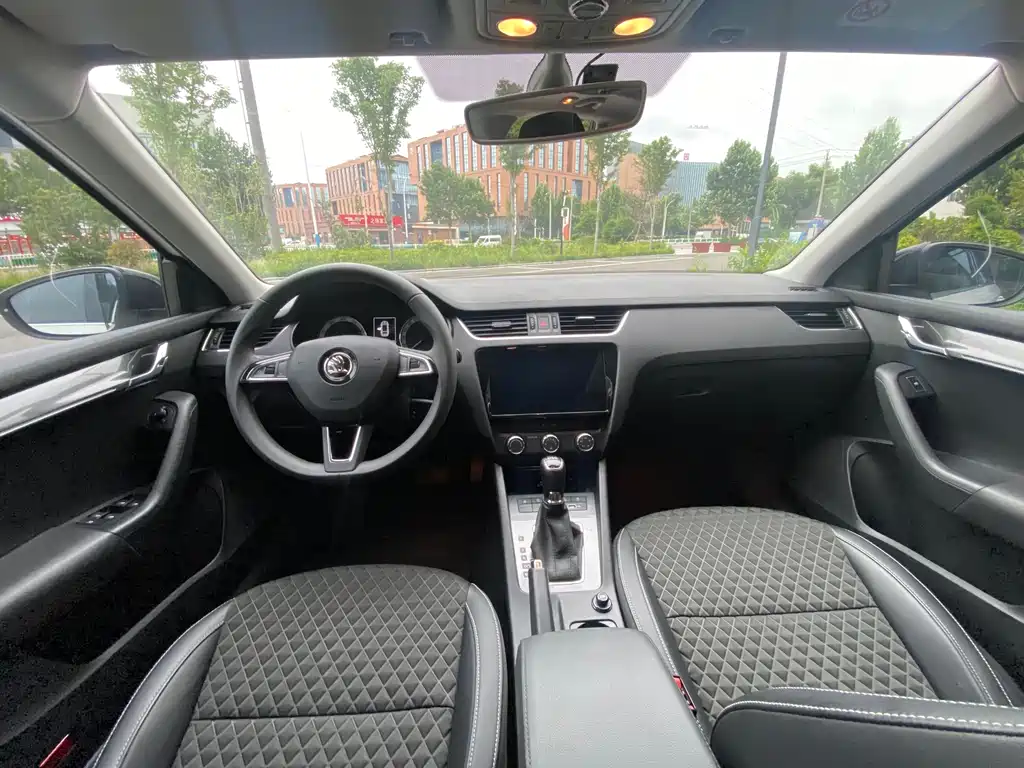 Skoda Octavia — фото 5