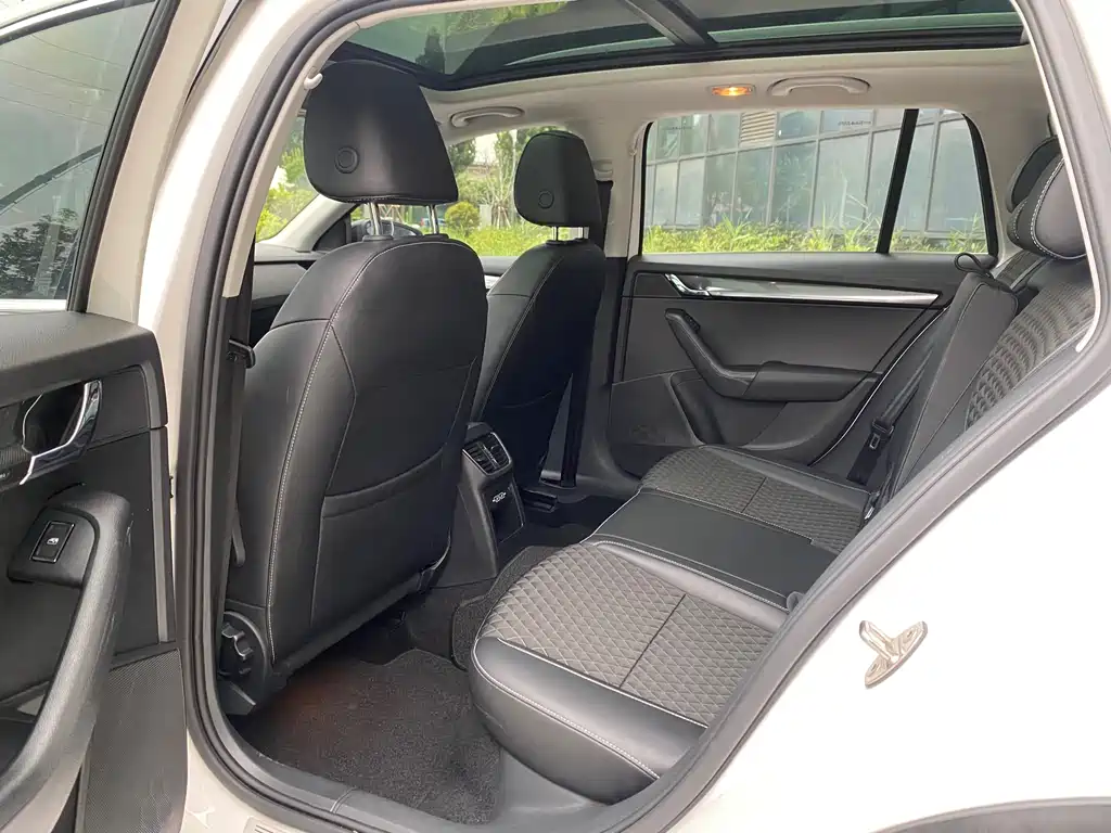 Skoda Octavia — фото 6