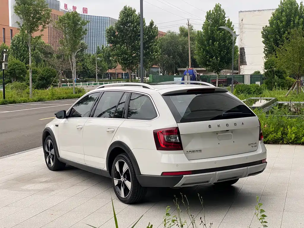 Skoda Octavia — фото 7