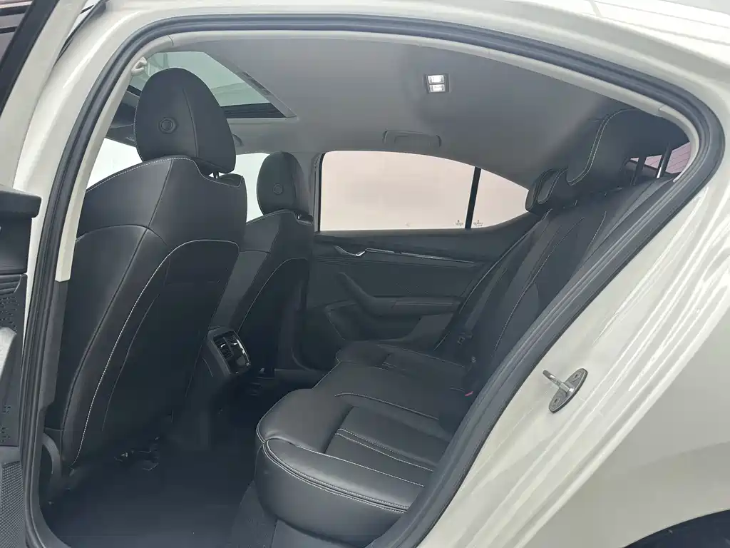 Skoda Octavia — фото 6