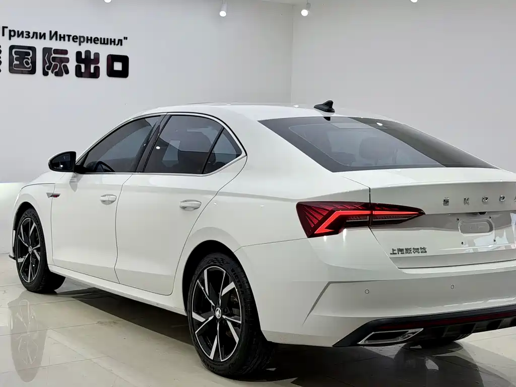Skoda Octavia — фото 6