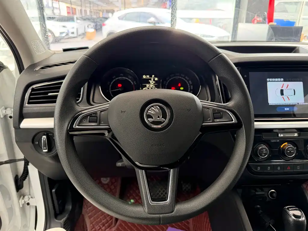 Skoda Kamiq — фото 11