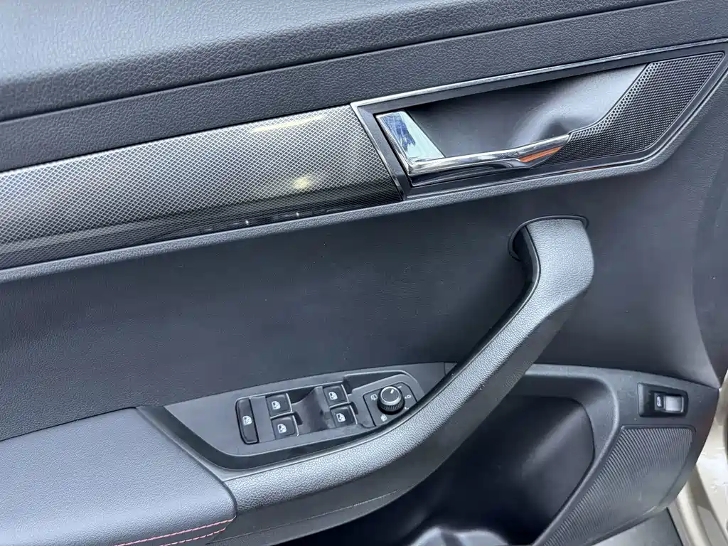 Skoda Karoq — фото 11