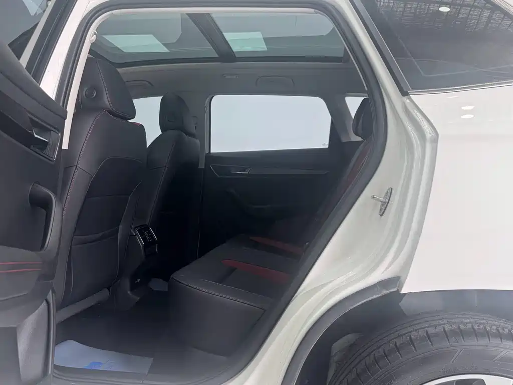 Skoda Karoq — фото 11