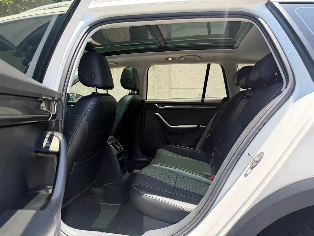 Skoda Octavia — фото 7