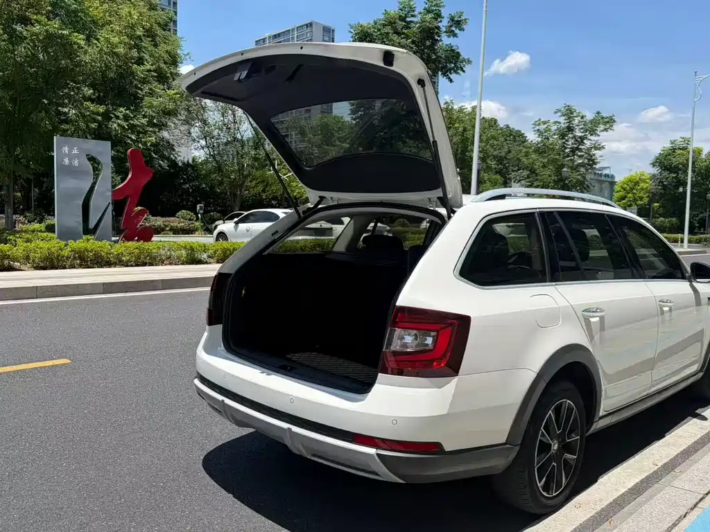 Skoda Octavia — фото 8