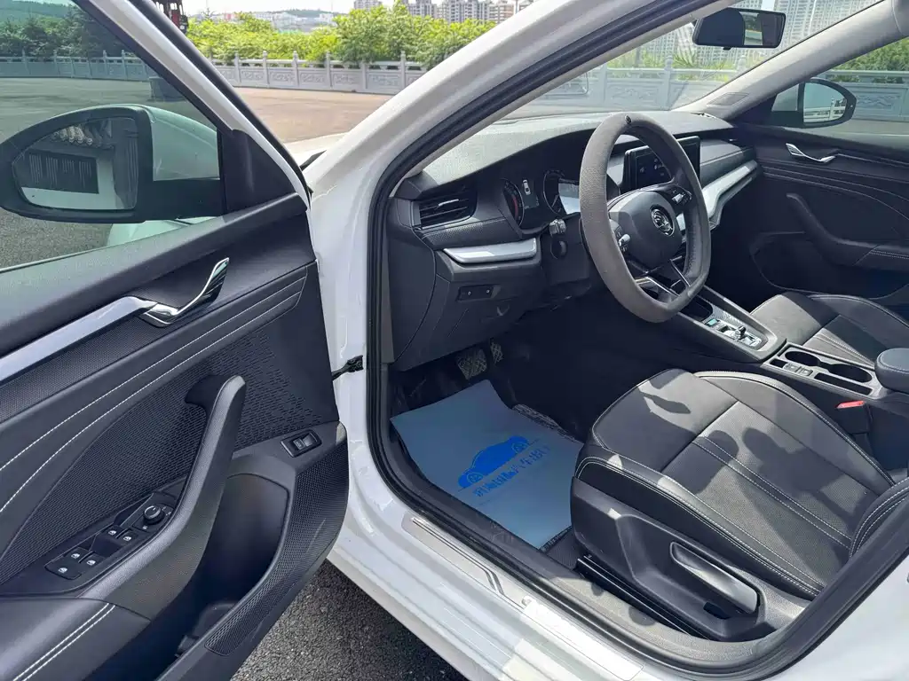 Skoda Octavia — фото 7
