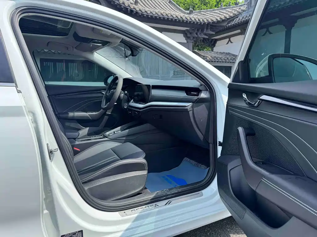 Skoda Octavia — фото 10