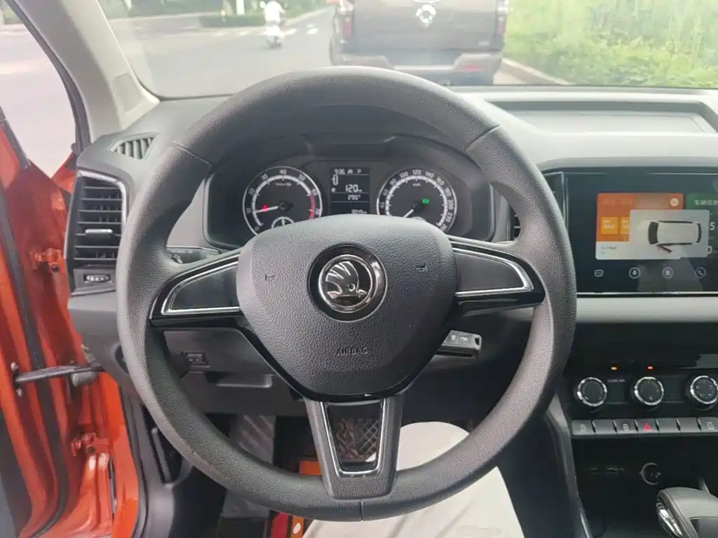 Skoda Karoq — фото 11