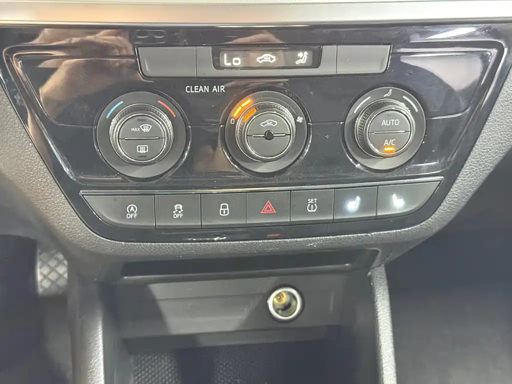 Skoda Octavia — фото 10