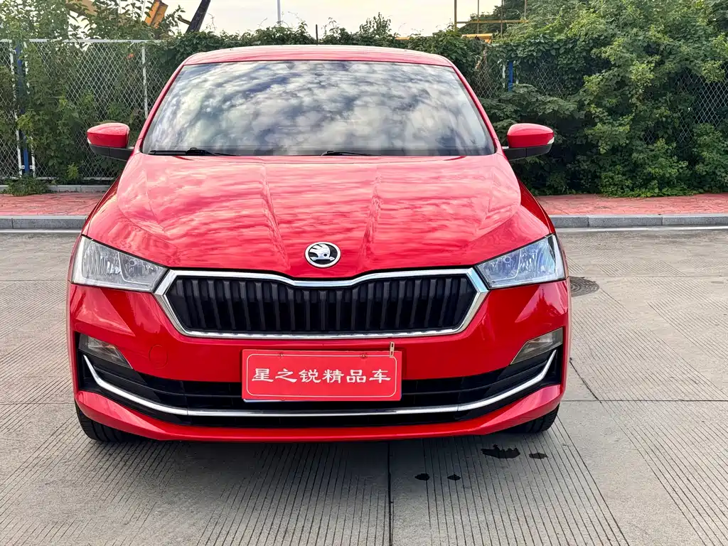 Skoda Rapid Spaceback — фото 2