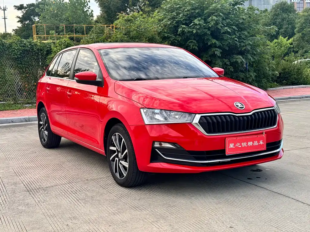 Skoda Rapid Spaceback — фото 3