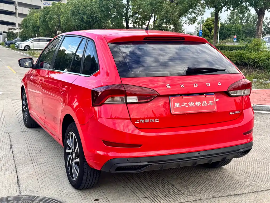 Skoda Rapid Spaceback — фото 7