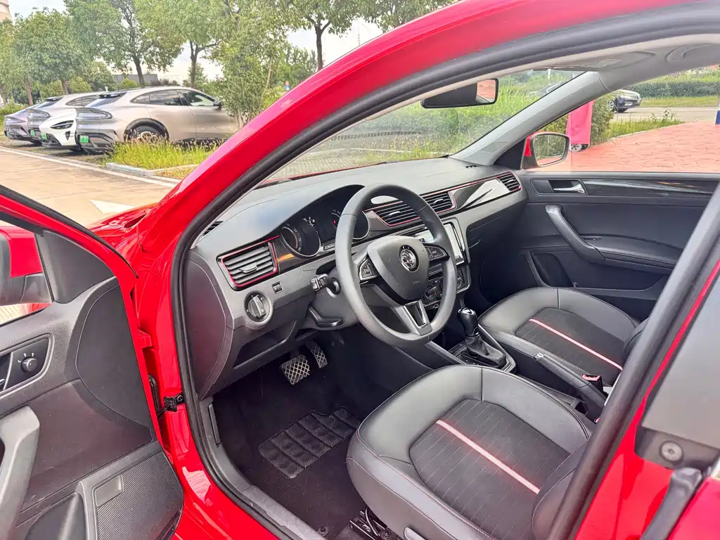 Skoda Rapid Spaceback — фото 8