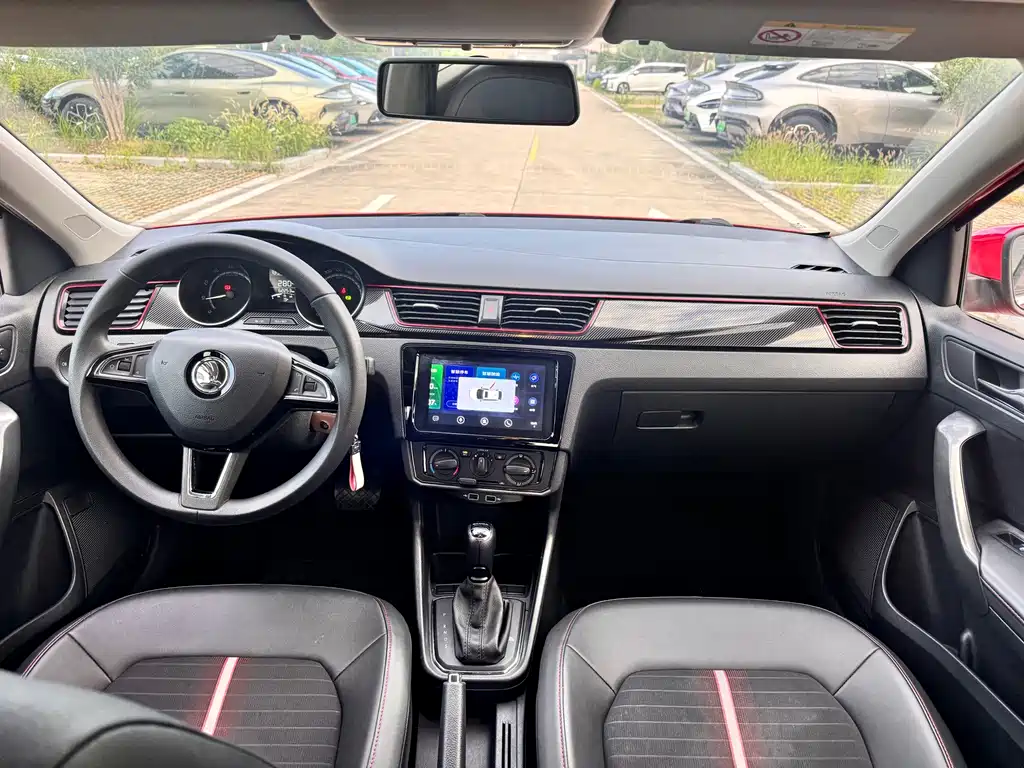 Skoda Rapid Spaceback — фото 10