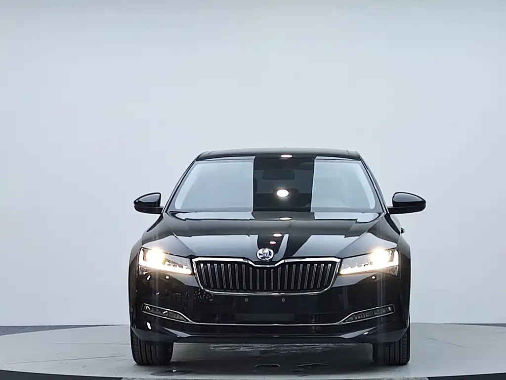 Skoda Superb — фото 3