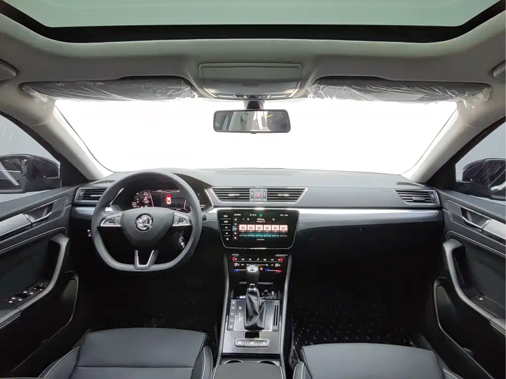 Skoda Superb — фото 8