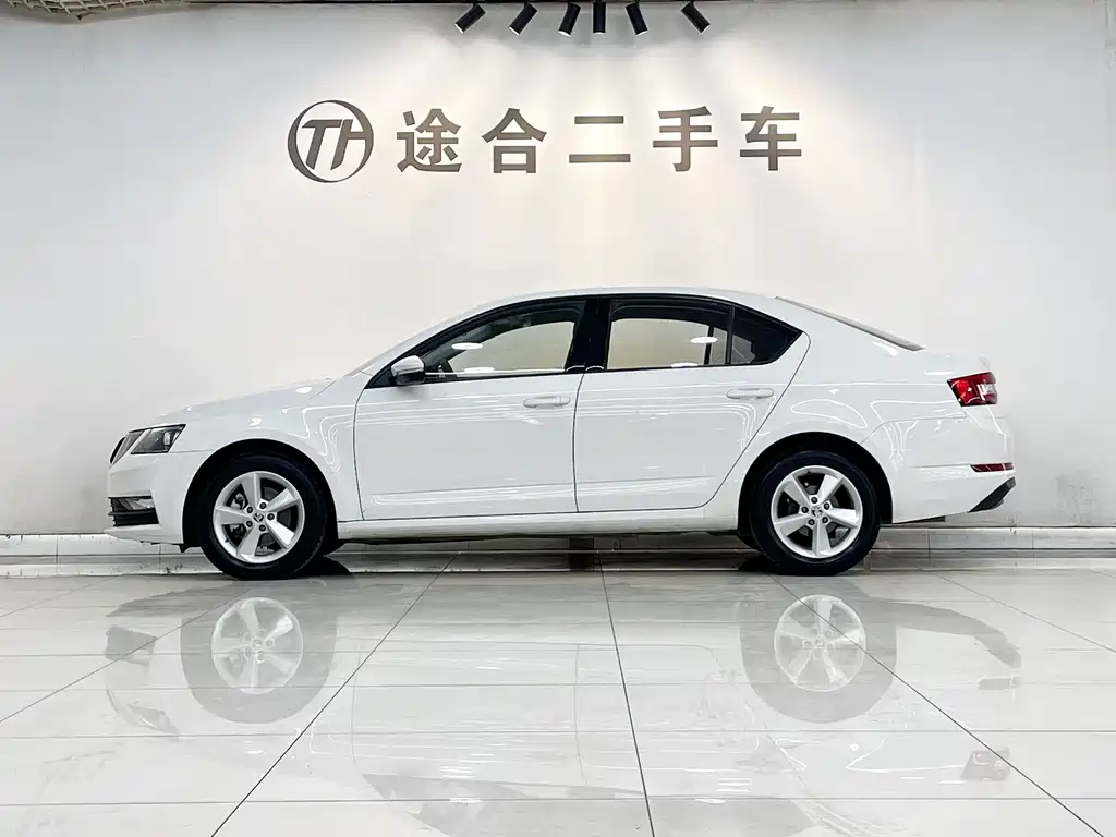 Skoda Octavia — фото 3