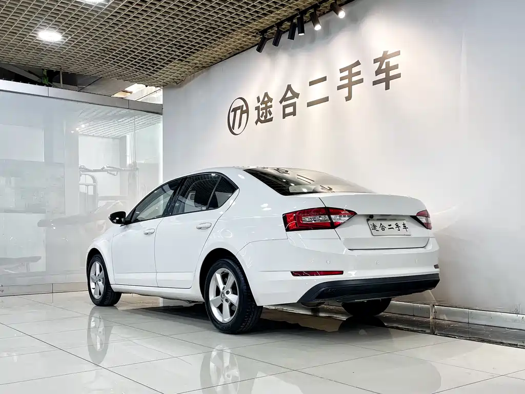 Skoda Octavia — фото 6