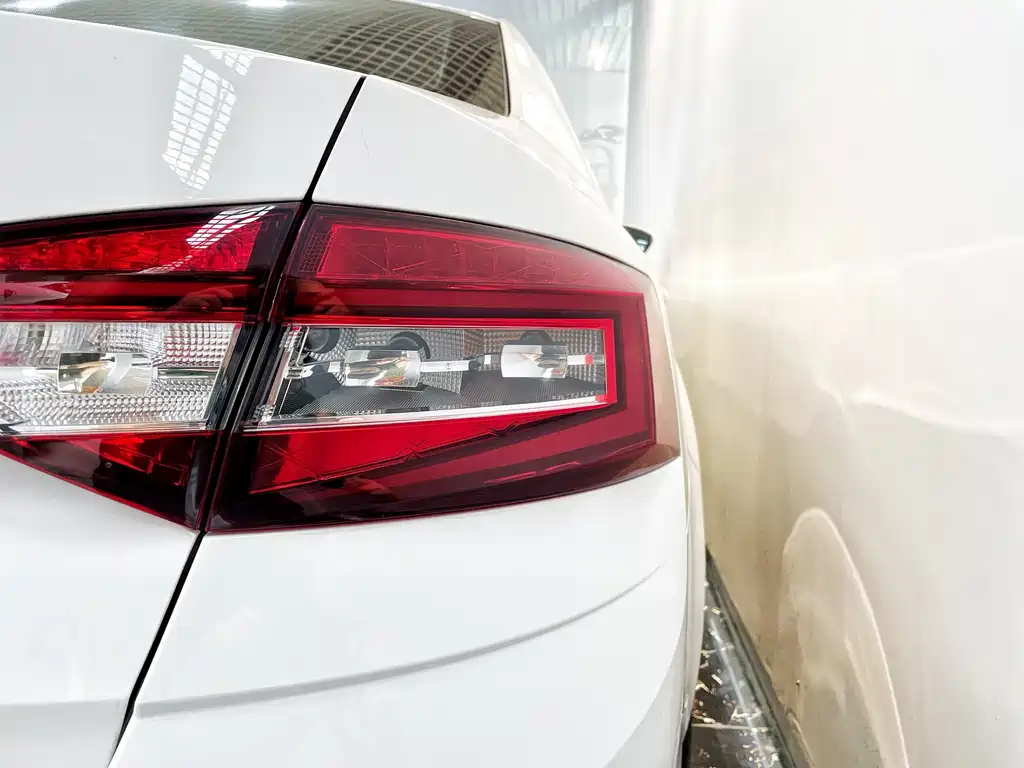 Skoda Octavia — фото 8