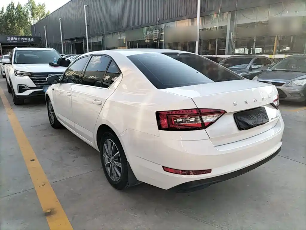 Skoda Octavia — фото 5