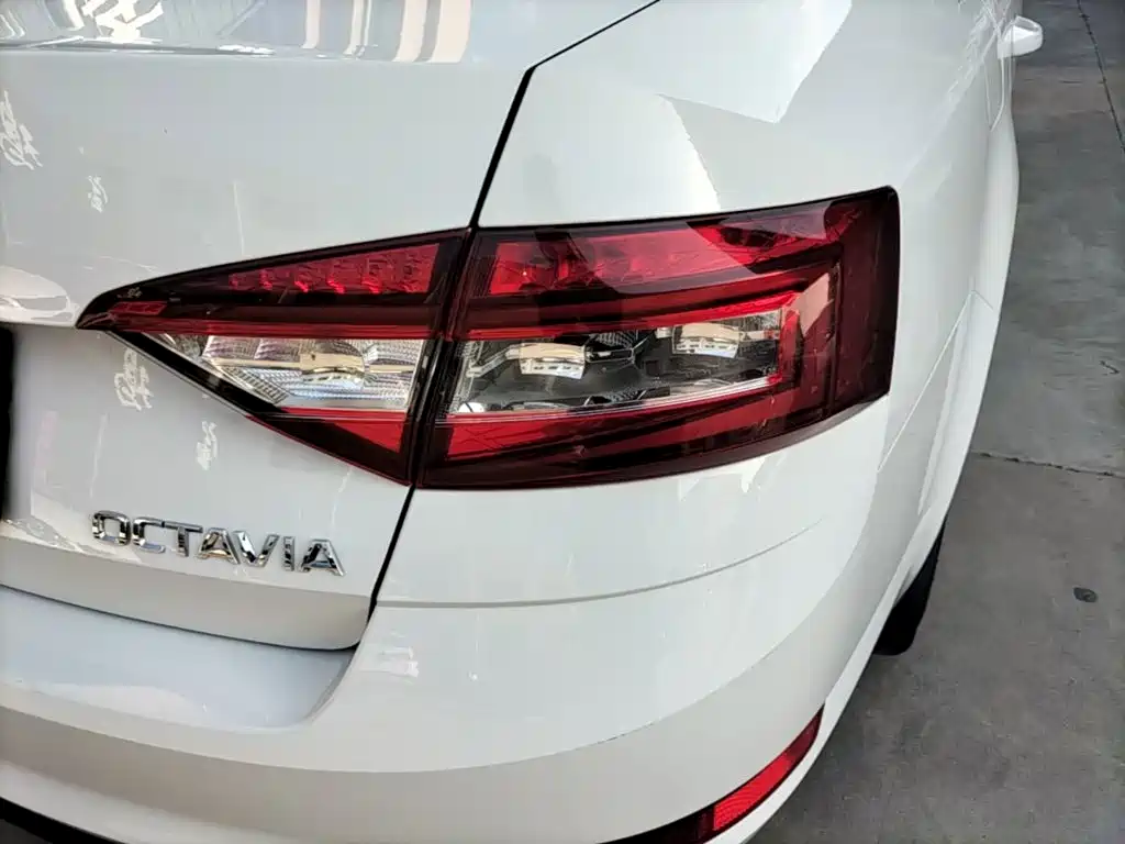 Skoda Octavia — фото 8