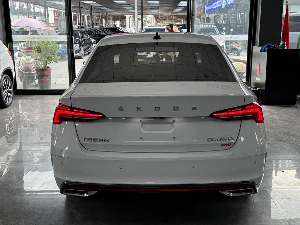 Skoda Octavia — фото 5