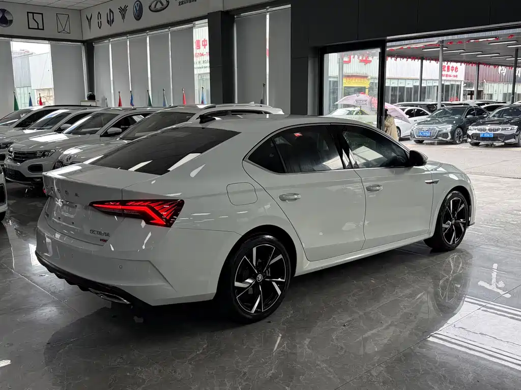 Skoda Octavia — фото 6