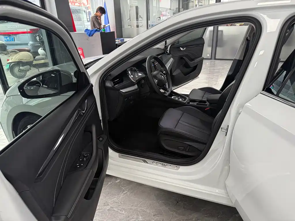 Skoda Octavia — фото 7