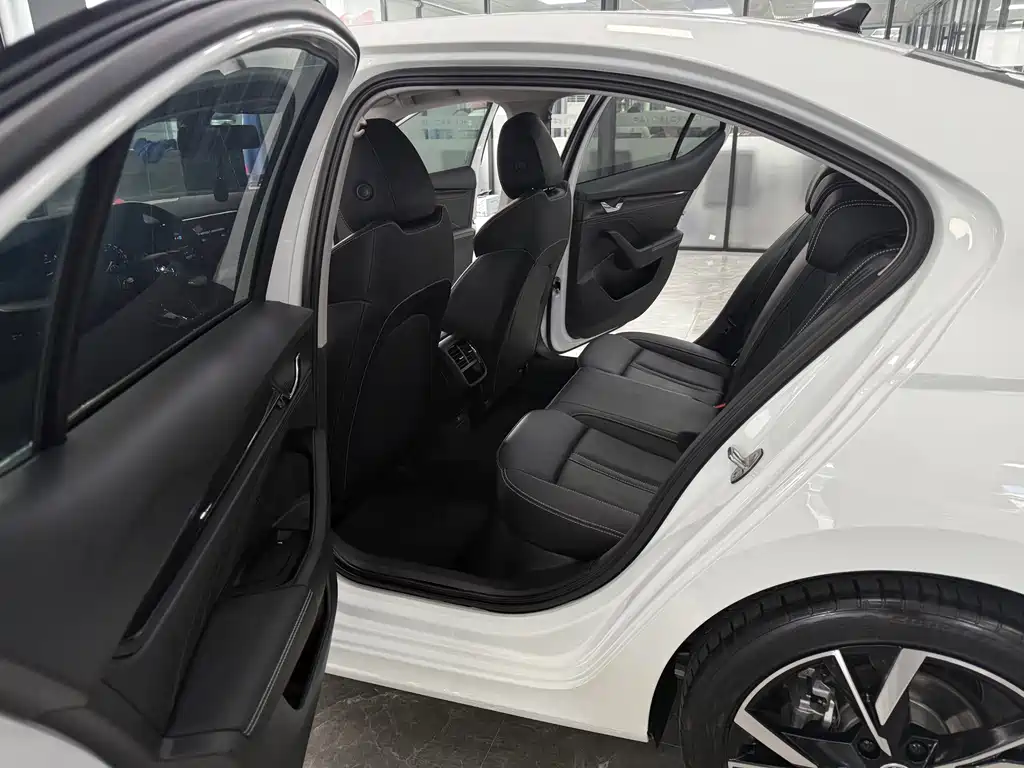 Skoda Octavia — фото 8