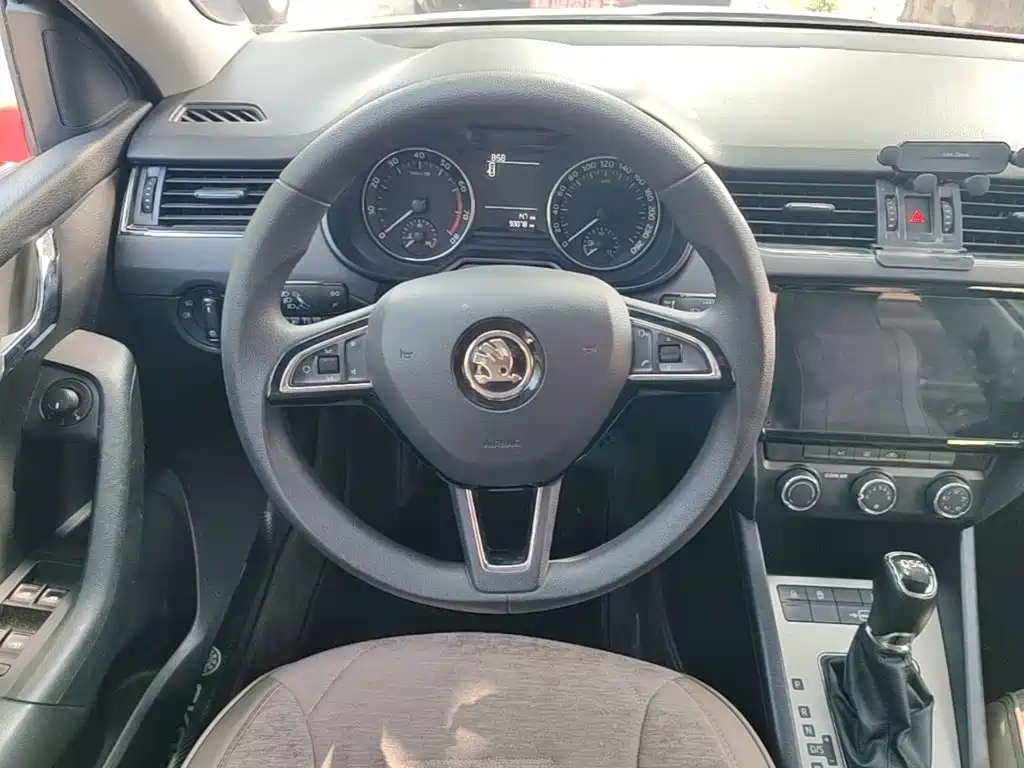 Skoda Octavia — фото 11