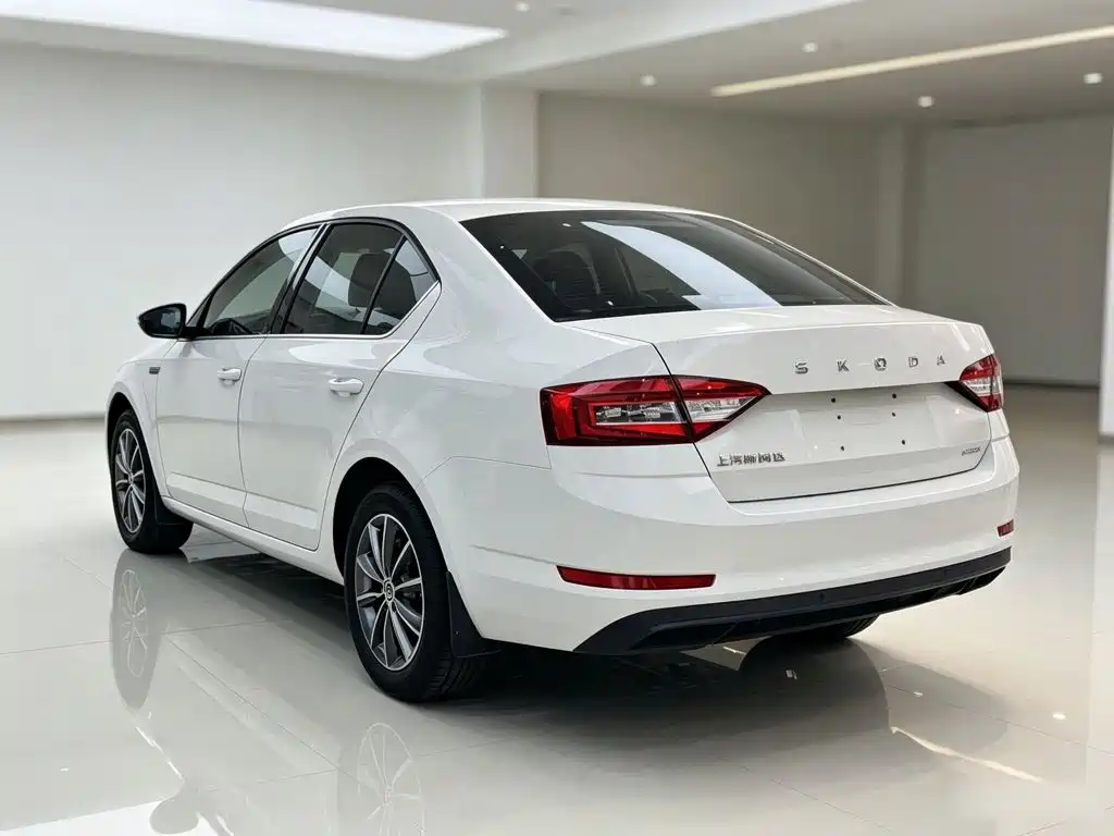 Skoda Octavia — фото 5