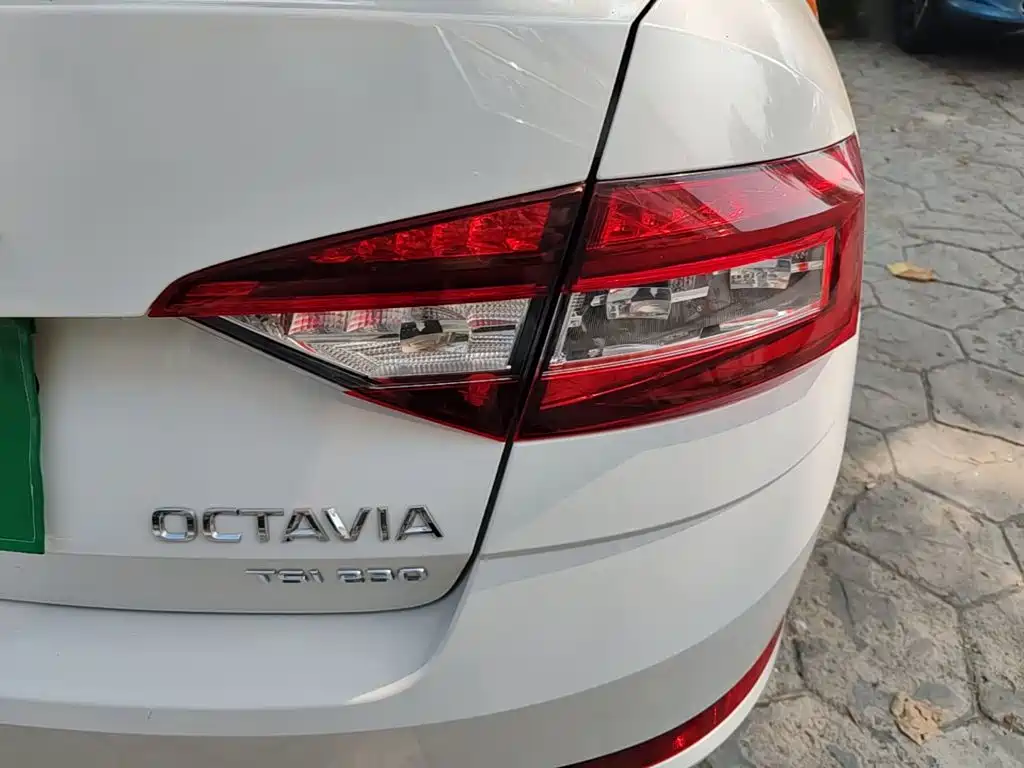 Skoda Octavia — фото 8